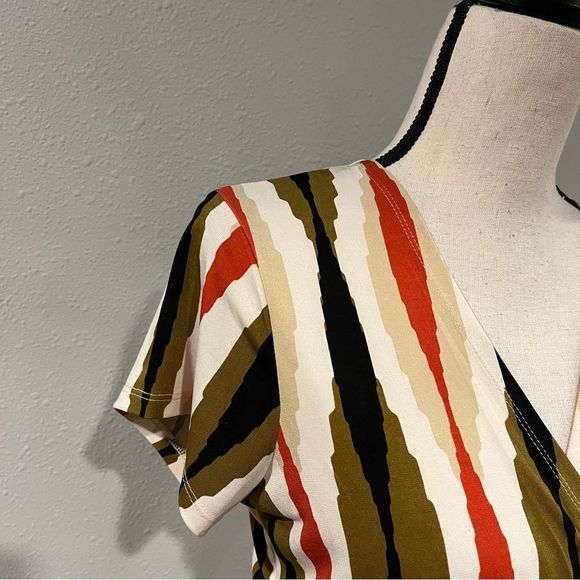 Banana Republic short sleeve midi wrap dress - Picture 4 of 11